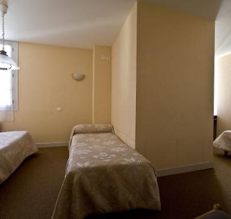 Hotel D'Italie Lourdes Rum bild